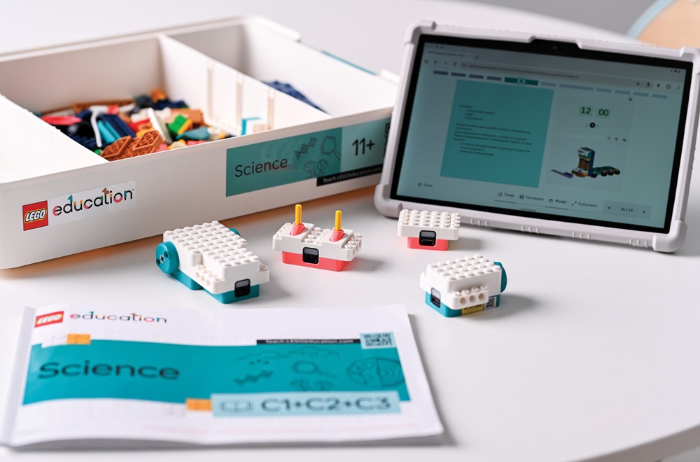 zestaw klockow lego nauki tablet z portalem dla nauczyciela i instrukcje budowania z modelem lego